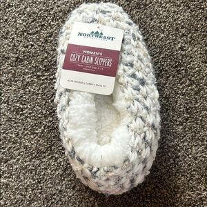 Northeast Outfitters Women's Cozy Cabin Slippers - White and Gray
